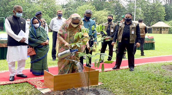 গণভবনে ‘জাতীয় বৃক্ষরোপণ অভিযান-২০২১’ উদ্বোধন করেন প্রধানমন্ত্রী শেখ হাসিনা