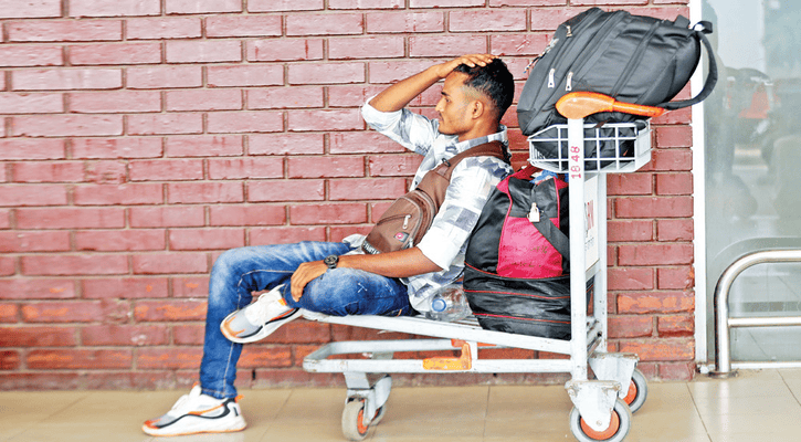 মালয়েশিয়া শ্রমবাজার : লোক পাঠানোর নামে ১২ হাজার কোটি টাকা আত্মসাৎ