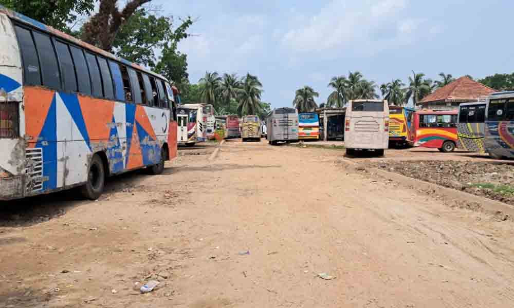 ভোলার অভ্যন্তরীণ ৫ রুটে বাস ধর্মঘট, ভোগান্তিতে যাত্রীরা