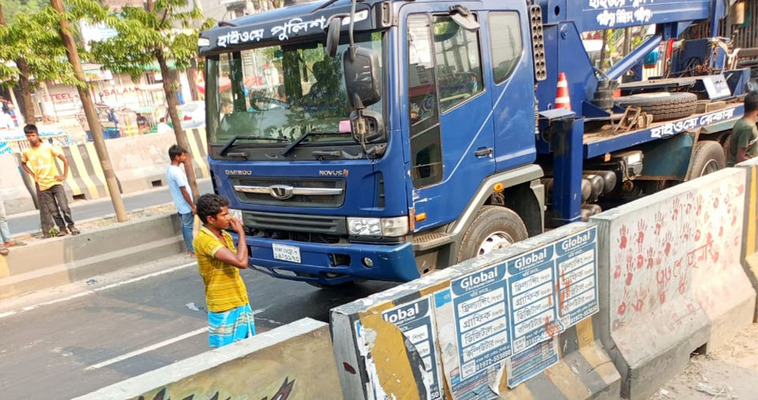 সাভারে পৃথক সড়ক দুর্ঘটনায় নারীসহ ৩ জনের মৃত্যু