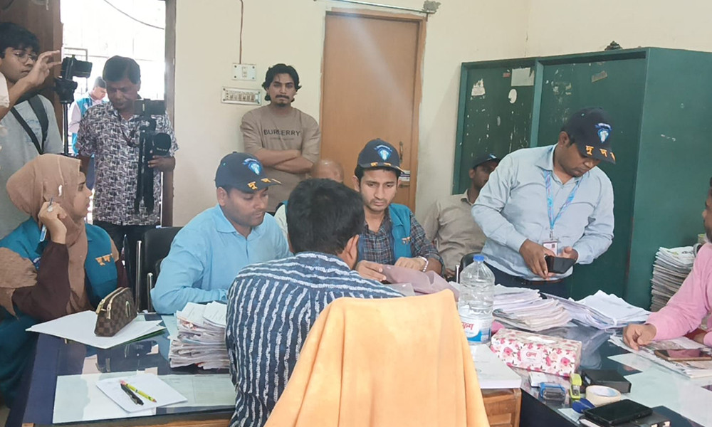 দিনাজপুর বিআরটিএতে দুদকের অভিযান, দুজনের কারাদণ্ড