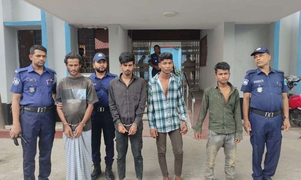 সাভারে ২৫ লাখ টাকার হেরোইন জব্দ, আটক ৪