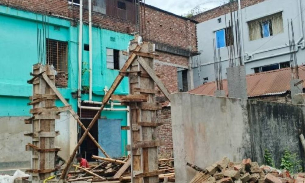 চাঁদা না পেয়ে বাড়ি নির্মাণে বাধা বিএনপি নেতাদের