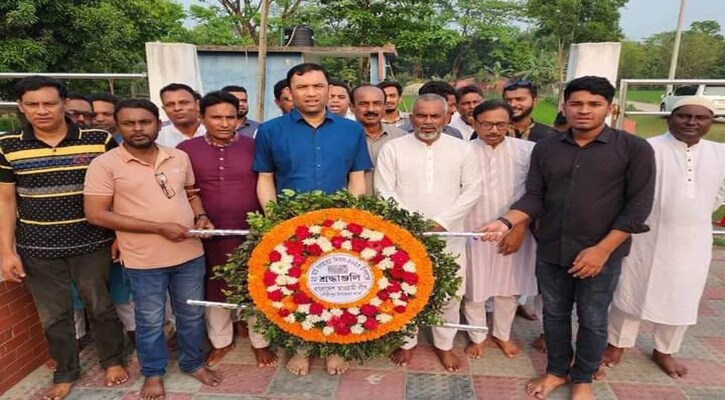 গৌরীপুরে গণহত্যা দিবসে সোমনাথ সাহার শ্রদ্ধা নিবেদন