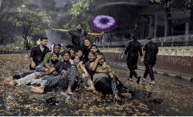 বৃষ্টিভেজা বিজয়োল্লাস জবি শিক্ষার্থীদের, হাসি মুখে ফিরল ক্যাম্পাসে