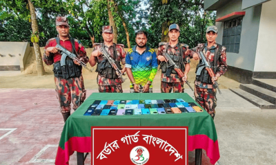 চাঁপাইনবাবগঞ্জ সীমান্তে চোরচালানকৃত ৪৫ ভারতীয় স্মার্টফোনসহ আটক ১