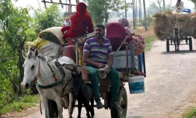 নিরাপদ স্থানে পালাচ্ছেন নিয়ন্ত্রণ রেখার আশপাশের গ্রামের মানুষ
