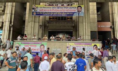 টানা ১০ দিন তালাবদ্ধ নগর ভবন, ইশরাককে মেয়র ঘোষণার দাবি