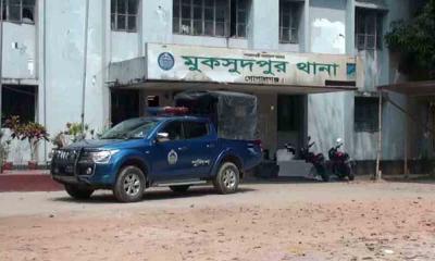 গোপালগঞ্জে ভ্যানের চাকায় ওড়না পেঁচিয়ে গৃহবধূর মৃত্যু