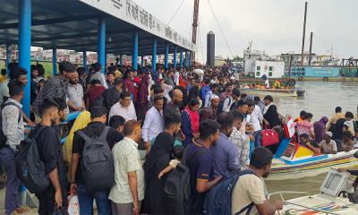 পাটুরিয়া-আরিচা ঘাটে ঘরমুখো মানুষের ভিড়