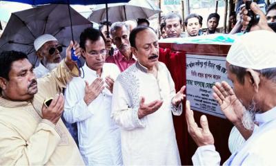 ফুলবাড়ীতে ২ কোটি টাকা ব্যয়ে সড়ক নির্মাণ কাজের উদ্বোধন