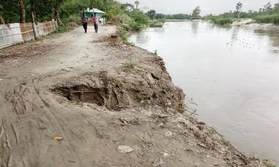 ডিমলায় নদীর স্রোতে রাস্তায় ভাঙ্গন,দ্রুত ব্যবস্থা নিতে এলাকাবাসীর দাবি