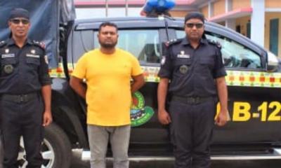 সিরাজগঞ্জে র‍্যাবের অভিযানে ১৩৭ কেজি গাঁজাসহ শীর্ষ মাদক ব্যবসায়ী গ্রেফতার