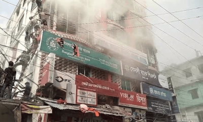 বাগেরহাটে অগ্নিকাণ্ডে নারীর মৃত্যু, নিয়ন্ত্রণে ফায়ার সার্ভিস ও সেনাবাহিনী