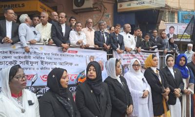 চট্টগ্রাম আইনজীবীদের কর্মবিরতি ও আন্দোলনে অচল আদালত