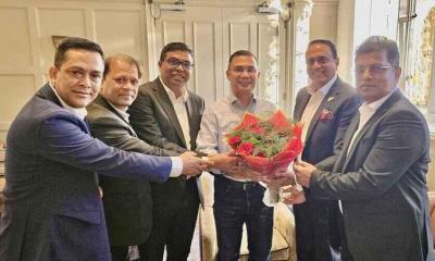 লন্ডনে তারেক রহমানের সঙ্গে সিঙ্গাপুর বিএনপি নেতাকর্মীদের সৌজন্য সাক্ষাৎ