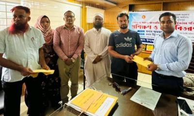মতলবে সমাজসেবা অধিদপ্তরের আয়োজনে প্রশিক্ষন ও চেক বিতরন
