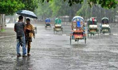 রাজধানীতে গুঁড়ি গুঁড়ি বৃষ্টি, ভোগান্তিতে জনজীবন