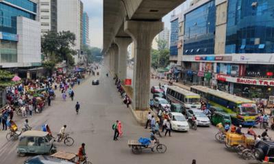 রাজধানীতে নির্বিঘ্নে চলছে যানবাহন