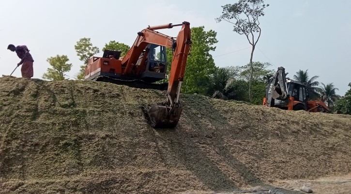 মতলবে বিনা অনুমতিতে চলছে এগ্রো এক্স লিমিটেড কার্যক্রম