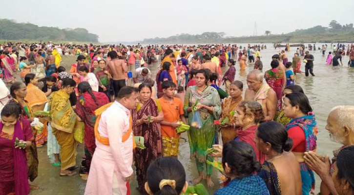 পাপমোচনের আশায় ময়মনসিংহের ব্রহ্মপুত্র নদের তীরে হাজার হাজার পুণ্যার্থীদের ঢল