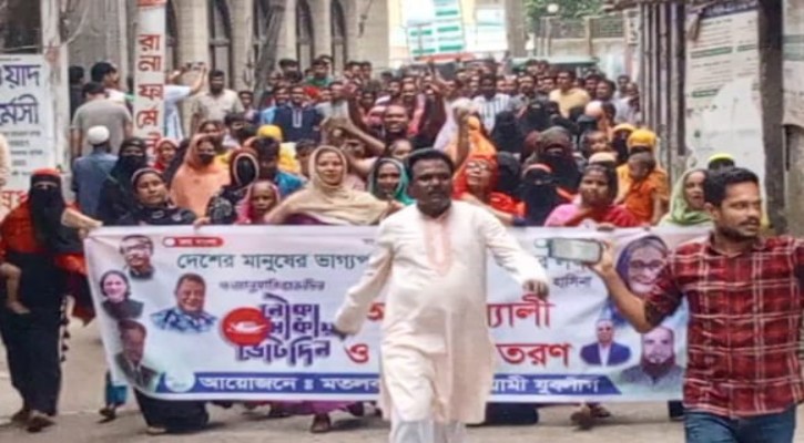 জাতীয় নির্বাচনের তফসিল ঘোষণা করায় মতলবে যুবলীগের  আনন্দ মিছিল ও মিষ্টি বিতরন