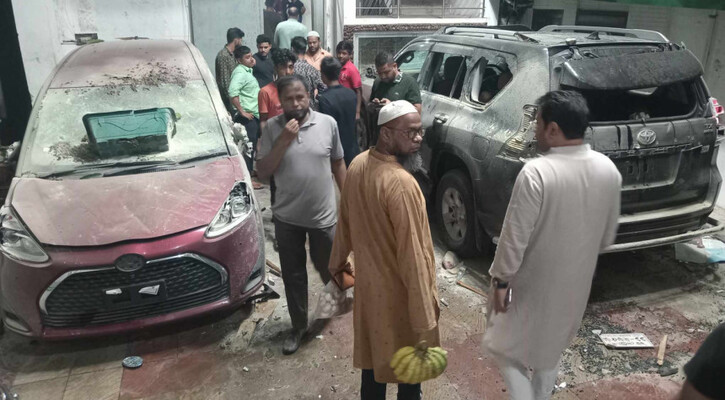 চট্টগ্রামে শিক্ষামন্ত্রীর বাসায় হামলা