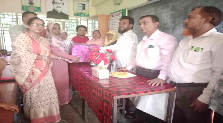 দক্ষিণ নারায়নপুর সপ্রাবির প্রধান শিক্ষিকার বিদায় সংবর্ধনা অনুষ্ঠিত