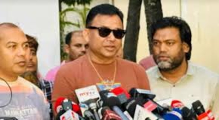 চিত্রনায়িকা নিপুণের নামে ৬৪ জেলায় মামলা হচ্ছে