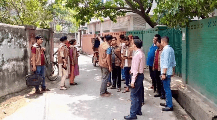 রিকশা আরোহীর চোখে মরিচের গুঁড়া ছিটিয়ে ১০ লাখ টাকা ছিনতাই