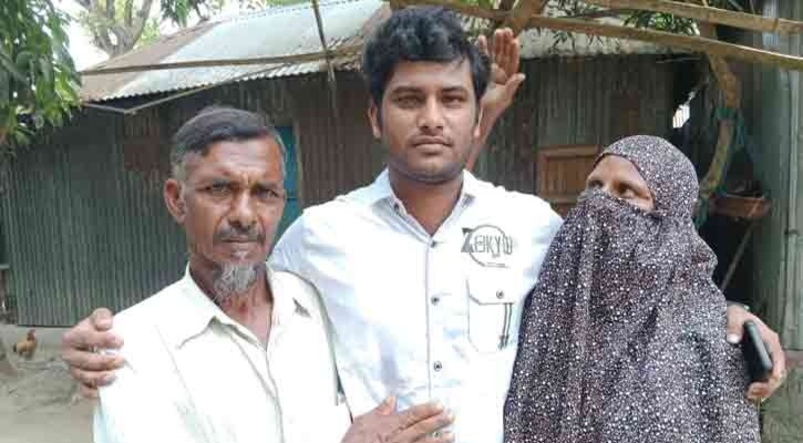স্বস্তির হাওয়া ফিরে পেল জলদস্যুদের কবল থেকে মুক্ত হওয়া-নাবিক নাজমুলের পরিবার