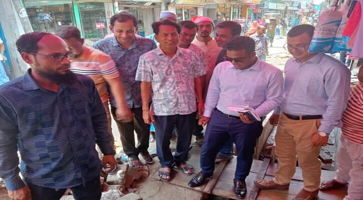 মতলব বাজারের ড্রেনের  নির্মান কাজ পরিদর্শন করেন ইউএনও