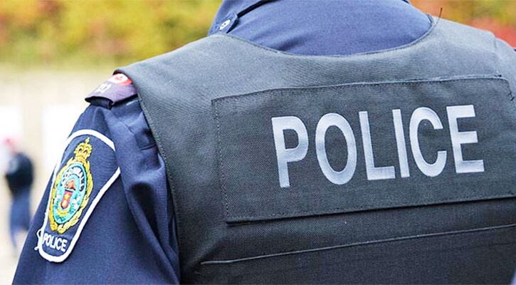 ঈশ্বরগঞ্জে পুলিশের বিরুদ্ধে টাকা ছিনিয়ে নেওয়ার অভিযোগ