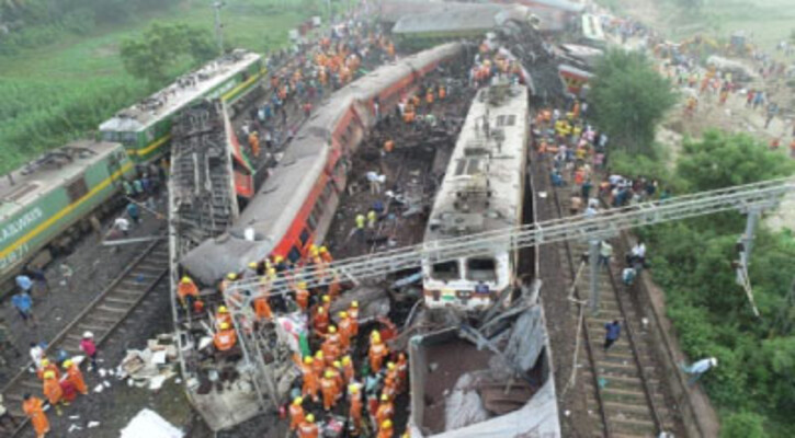 ভারতে ট্রেন দুর্ঘটনায় নিহতের সংখ্যা বেড়ে ২৮৮