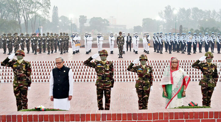 মহান স্বাধীনতা দিবসে স্মৃতিসৌধে রাষ্ট্রপতি-প্রধানমন্ত্রীর শ্রদ্ধা