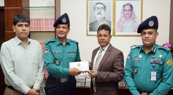 নাশকতাকারীকে আটক করায় পুরস্কার দিল ডিএমপি