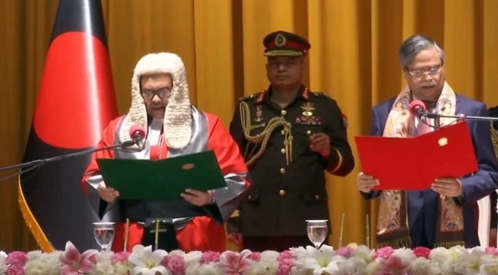 প্রধান বিচারপতি হিসেবে শপথ নিলেন ওবায়দুল হাসান