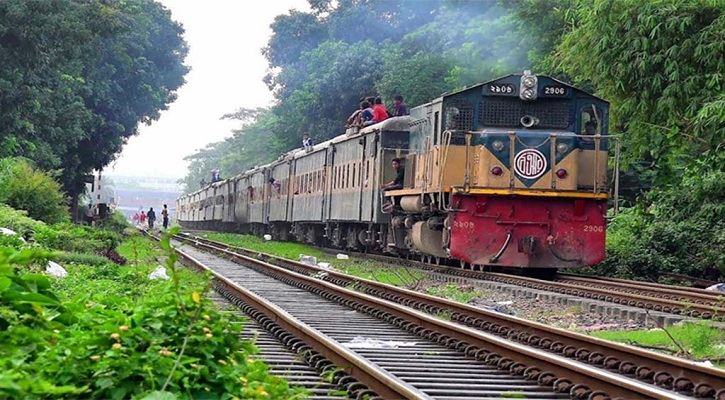 ট্রেনের ভাড়া বাড়ানোর ইঙ্গিত রেলমন্ত্রীর