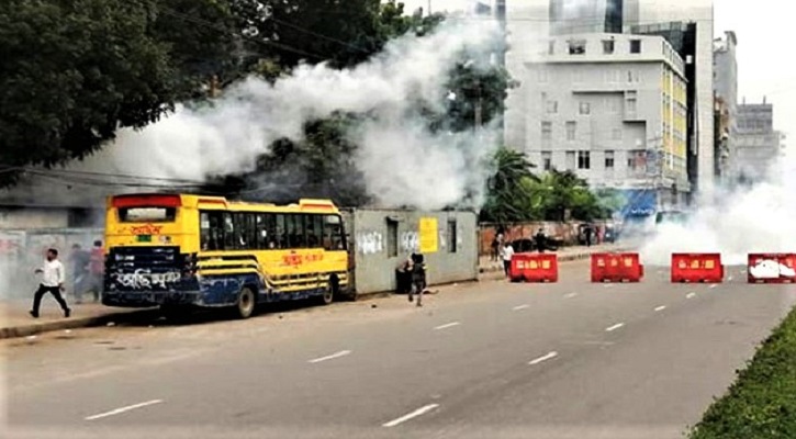 রাজধানীর মিরপুরে শ্রমিক ও পুলিশের সংঘর্ষ