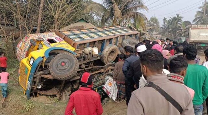 ময়মনসিংহে ট্রাক-অটোরিকশা মুখোমুখি সংঘর্ষে নিহত ৩