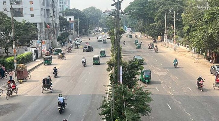 রাজধানীতে গণপরিবহন কম, ভোগান্তিতে যাত্রীরা