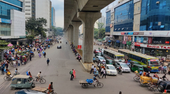 রাজধানীতে নির্বিঘ্নে চলছে যানবাহন