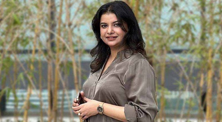 তল্লাশি হোক, কিন্তু গায়ে হাত নয়’—আইনশৃঙ্খলা বাহিনীকে শবনম ফারিয়া