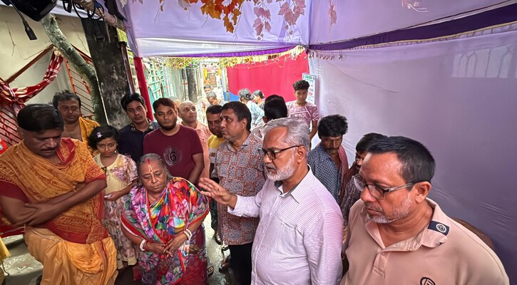 সিরাজগঞ্জ শহরের পুঁজা মন্ডপ পরিদর্শনে মির্জা মোস্তফা জামান