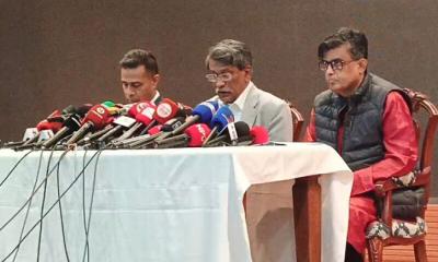 দেশের মানুষ আর পুরনো ব্যবস্থায় ফিরতে চান না: আলী রীয়াজ