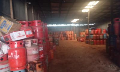 শরীয়তপুরে তীব্র গ্যাস সংকট! ১৫ শ” টাকার গ্যাস বিক্রি হচ্ছে ২২ শ” টাকায়