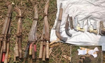 কুমিল্লায় পুকুর থেকে ৩টি বিদেশি পিস্তলসহ বিপুল অস্ত্র উদ্ধার