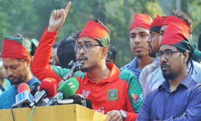 ভোটকেন্দ্রে মোবাইল নিষিদ্ধের সিদ্ধান্ত বাতিলের দাবি সাদিক কায়েমের