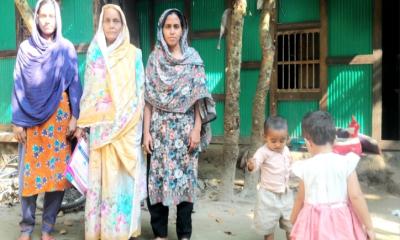 মতলবে জমিসংক্রান্ত বিরোধে সপ্তাহ ধরে অবরুদ্ধ শিশু বৃদ্ধা অবলা নারীসহ একটি পরিবার