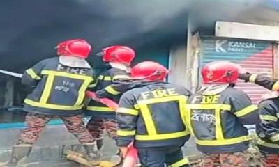ফতুল্লায় ফোম কারখানায় ভয়াবহ আগুন, কোটি টাকার ক্ষতির আশঙ্কা